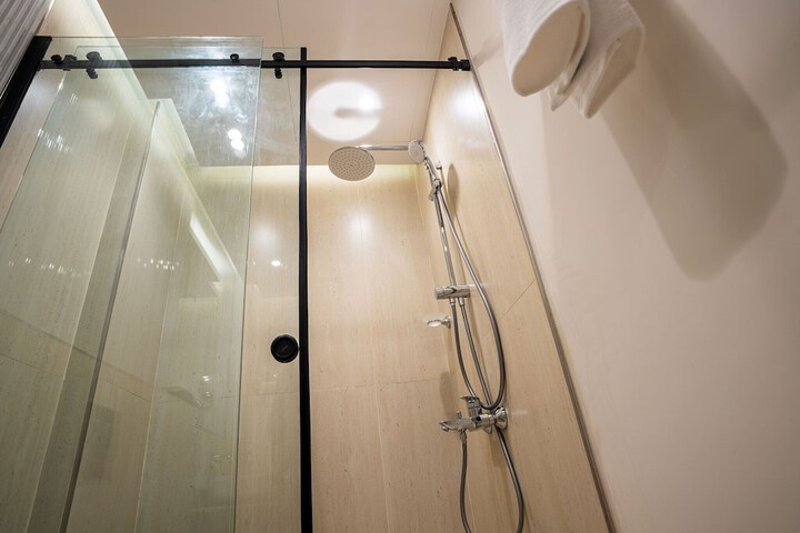 Room 15 of 17