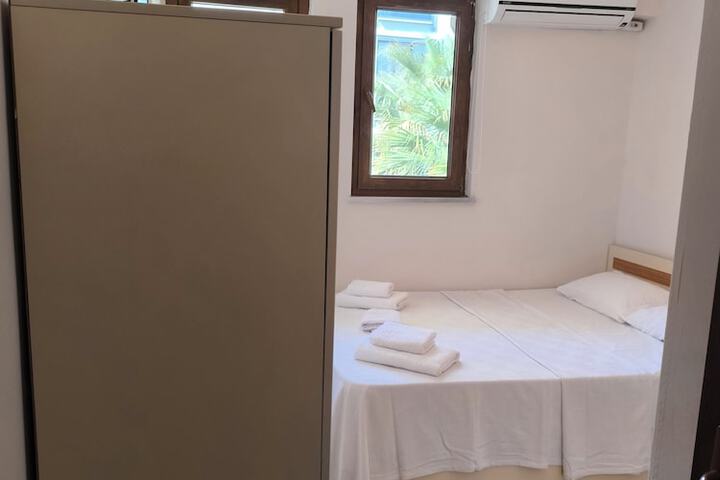 Room 7 of 63