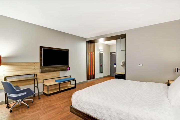1 King Bed (12 of 12)