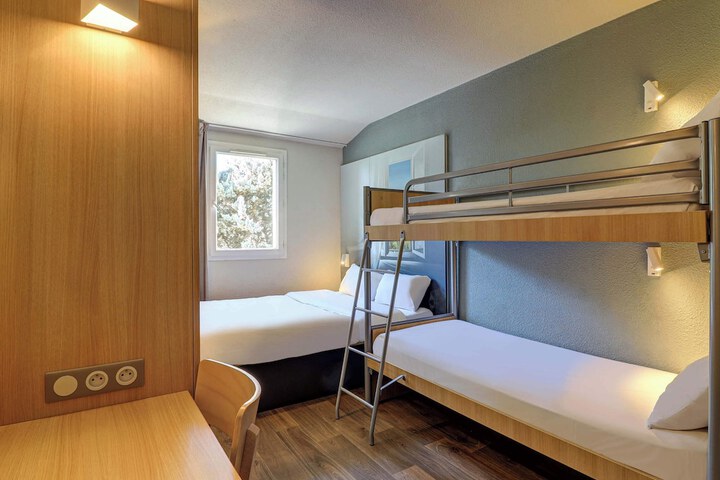 Room 14 of 36