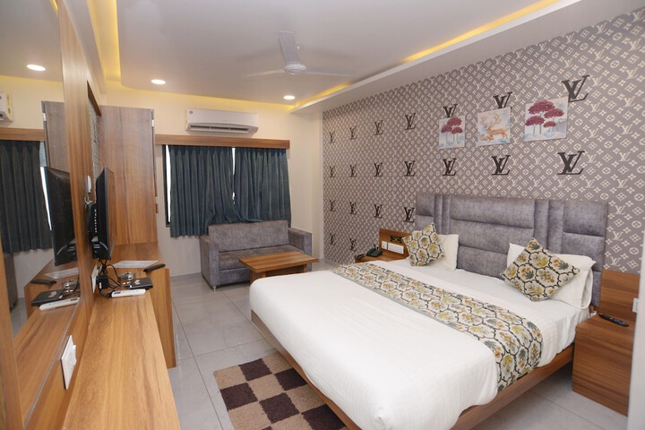 Room 2 of 9