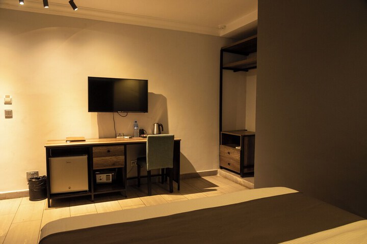 Room 14 of 86