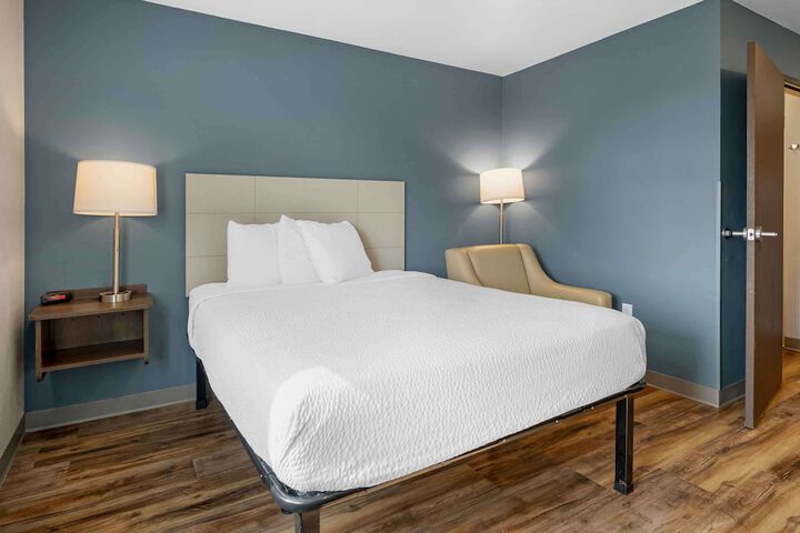 Standard Studio 1 Queen Bed (2 of 11)