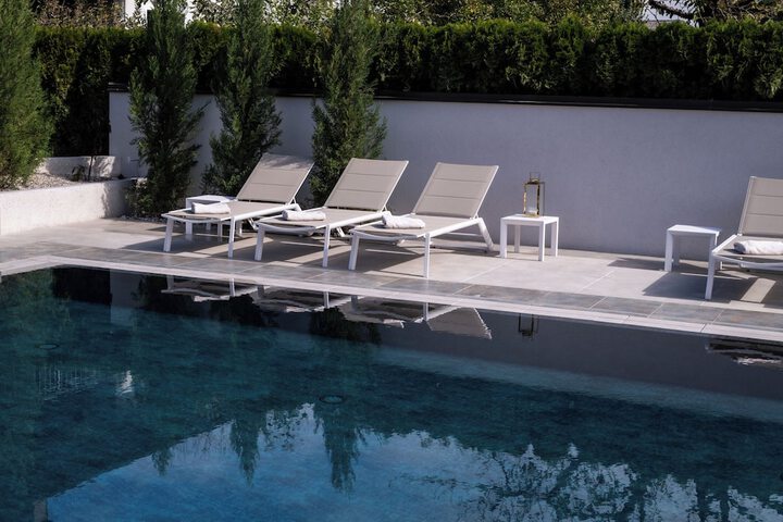 Pool 20 of 36