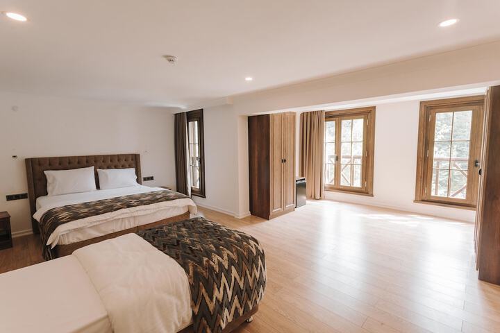 Room 13 of 29