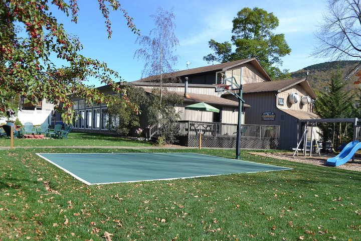 The Kancamagus Lodge