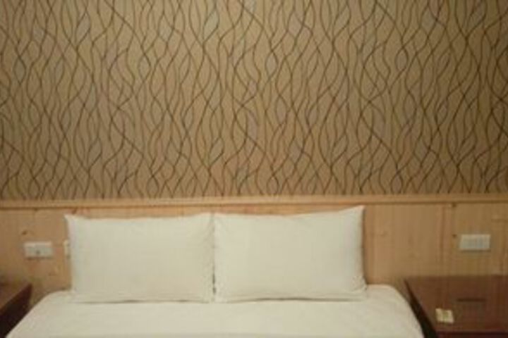 Room 2 of 7