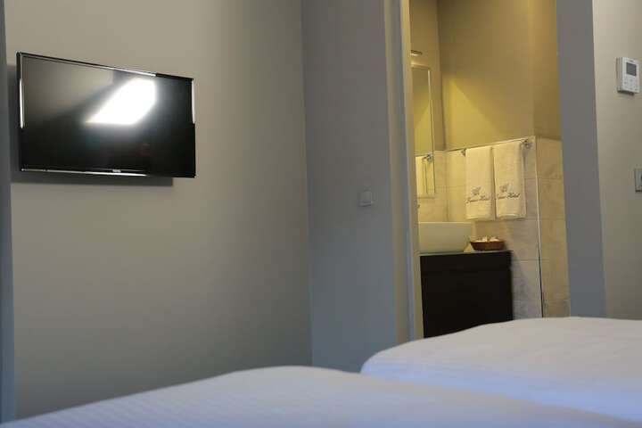 Room 47 of 93