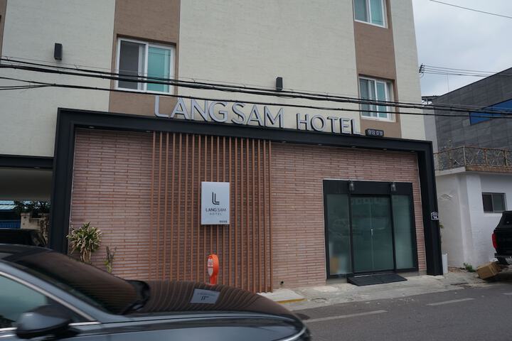Hotel 8 of 9