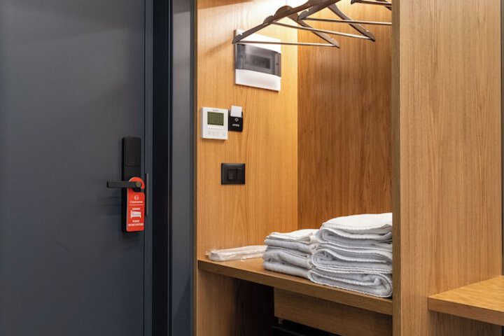Room 15 of 147