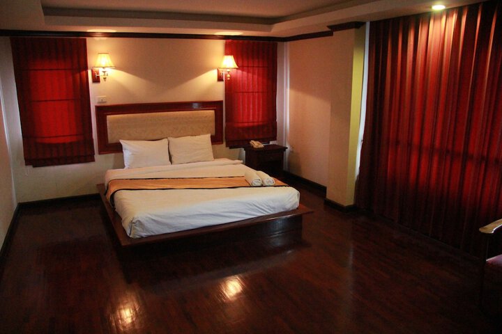 Room 11 of 17