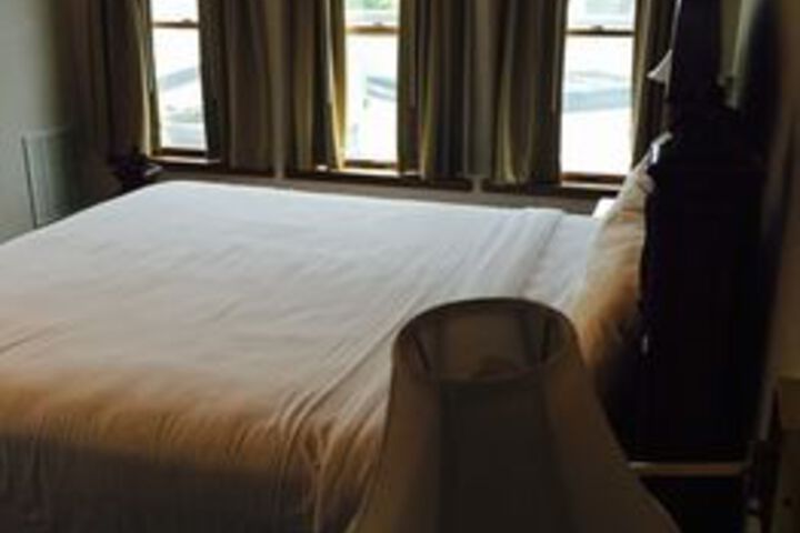 Room 6 of 17