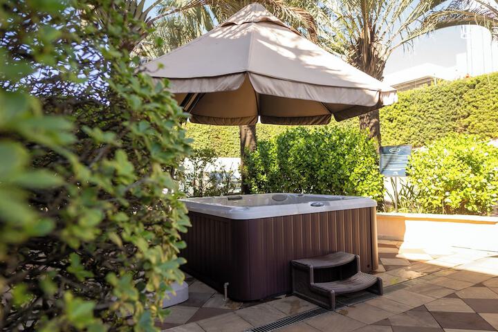 Hot Tub 11 of 50