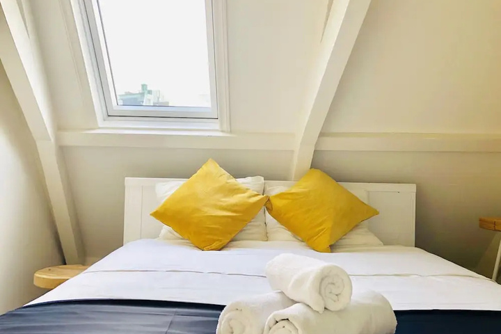 Room 15 of 15