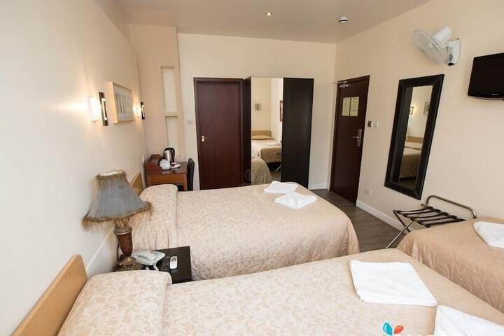 Room 14 of 30