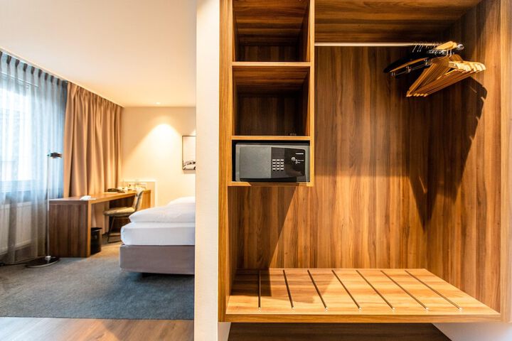 Room 45 of 103