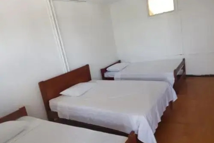 Room 4 of 11