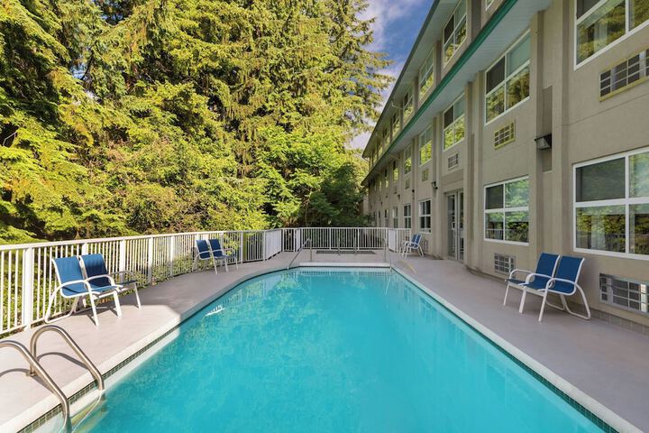 Pool Hotel