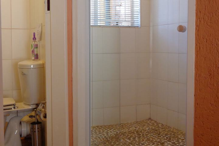Room 8 of 36