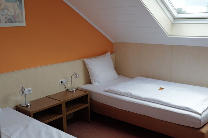 Room 3 of 10