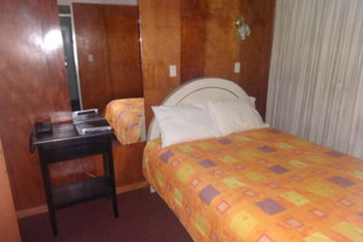 Room 9 of 28