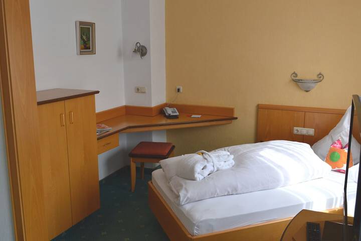 Room 26 of 106