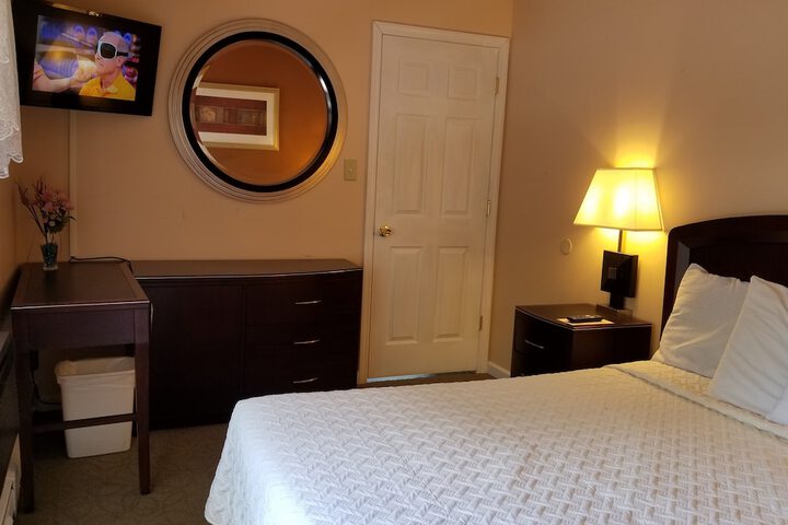 Room 5 of 83