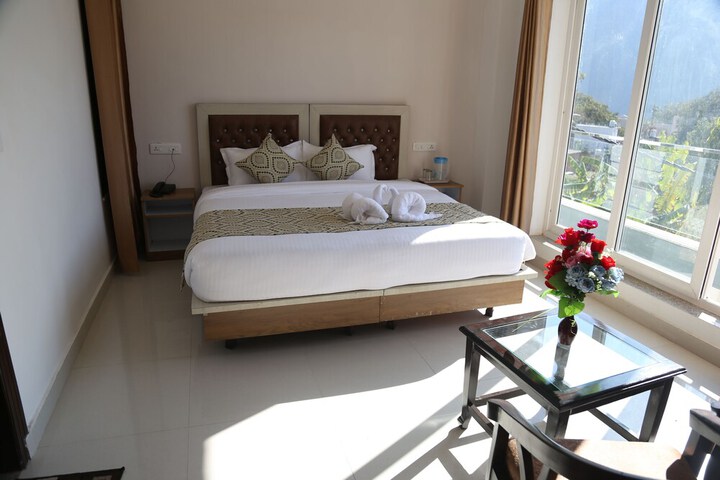 Room 5 of 32