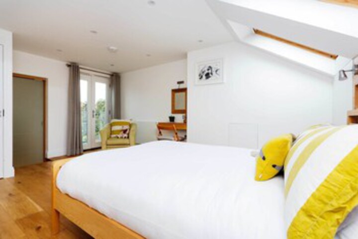 Room 28 of 28