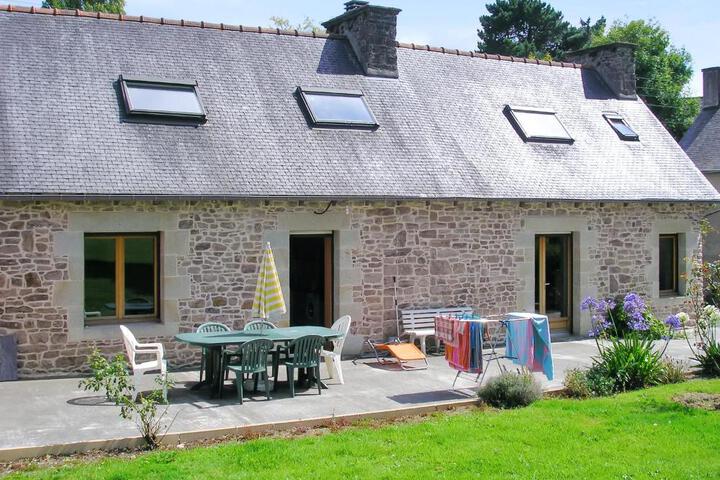 Maison confortable à Plehedel avec cheminée