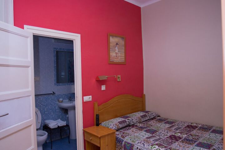 Room 8 of 20