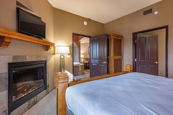 2 Queen Beds Mobility Accessible Villa Golf View (47 of 68)