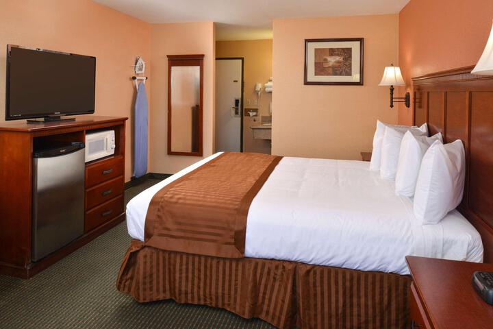 Standard King Bed Accessible (8 of 11)