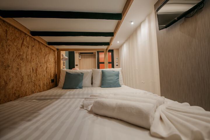 Room 10 of 20