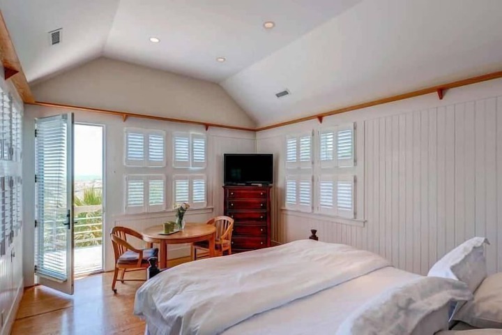 Room 4 of 13