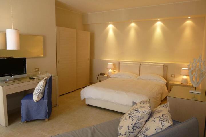 Room 9 of 25