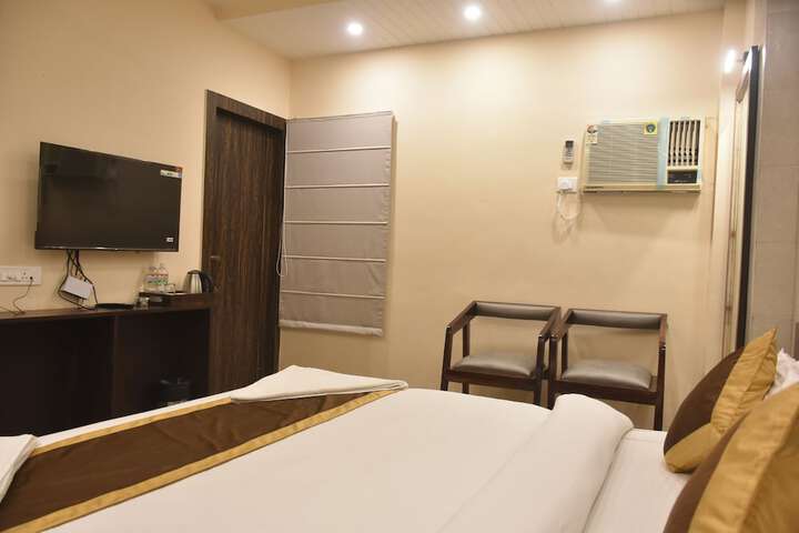 Room 7 of 15