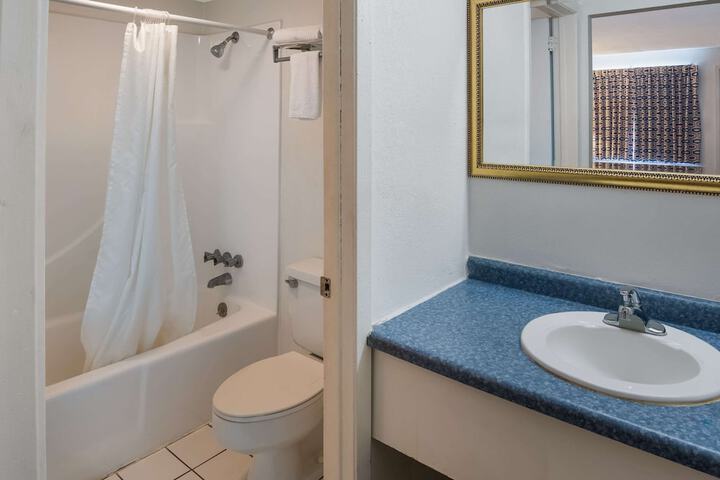 Room 15 of 37