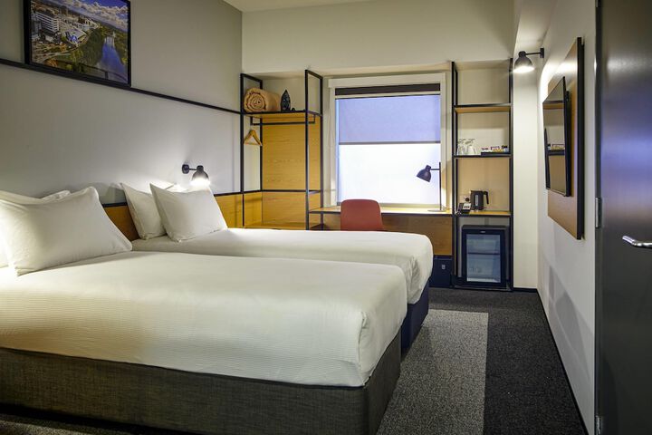 Room 16 of 43
