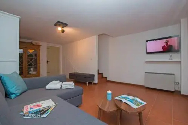 Room 3 of 11