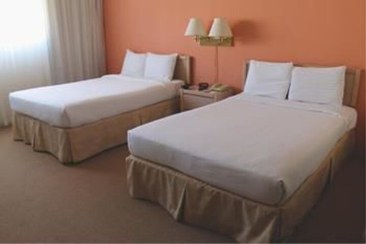 Room 13 of 27