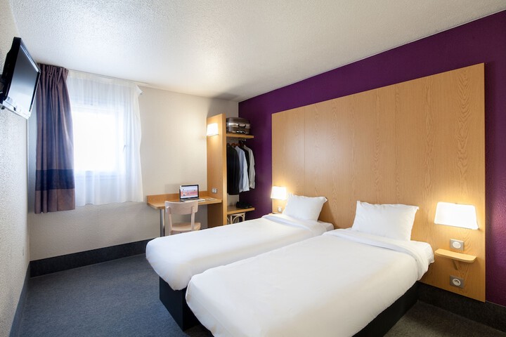 Room 6 of 17