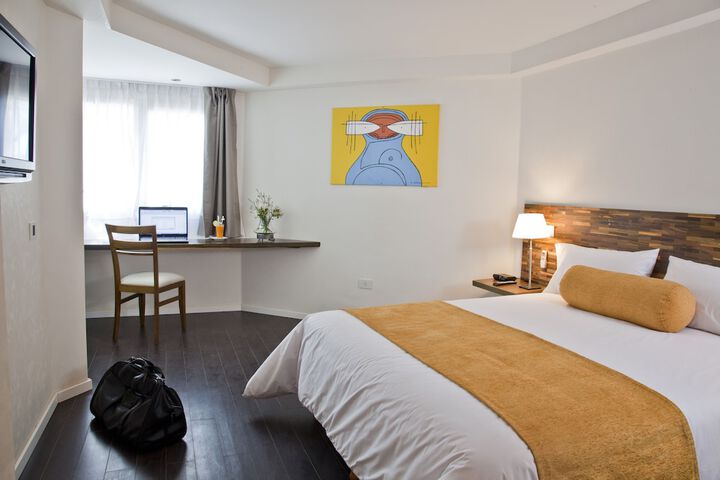 Room 9 of 37