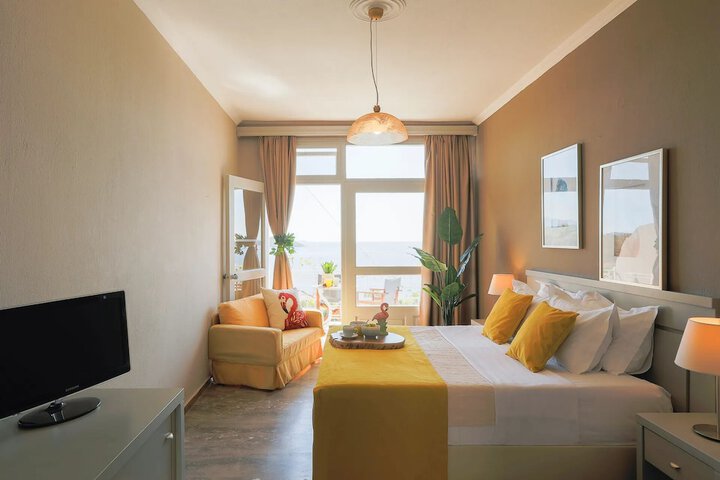 Room 6 of 68