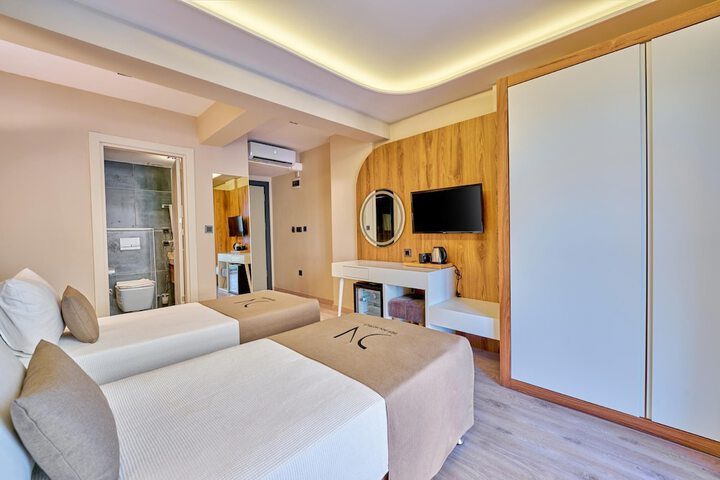 Room 8 of 27