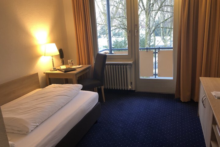 Room 4 of 55