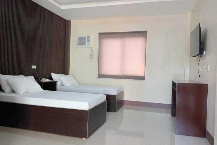 Room 6 of 9