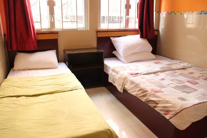 Room 10 of 42