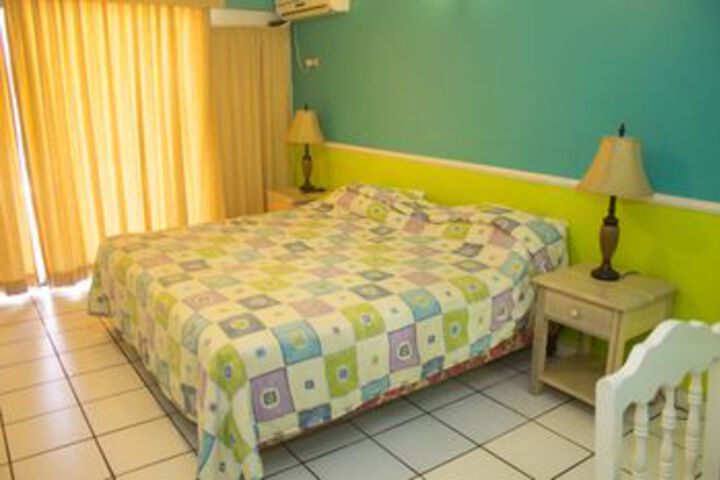 Room 32 of 76