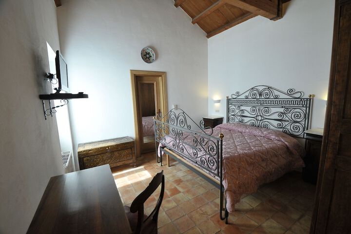 Room 6 of 37